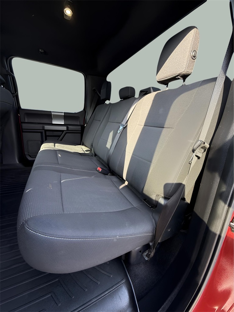 2015 Ford F-150 XLT photo 19