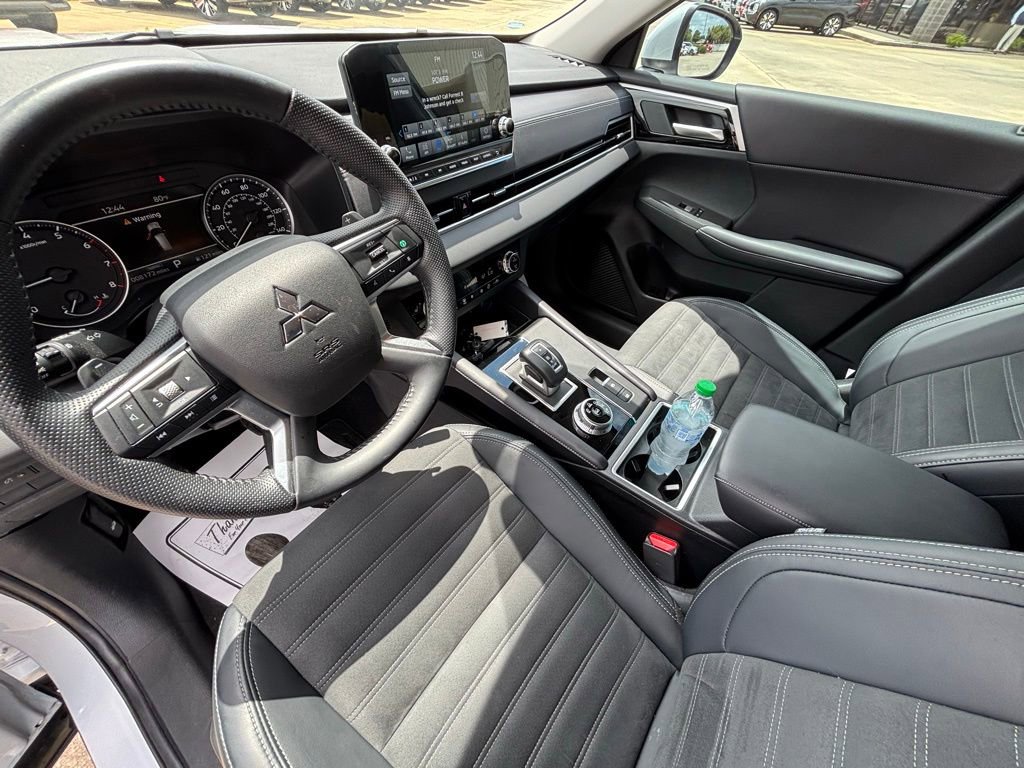 2024 Mitsubishi Outlander SE photo 10