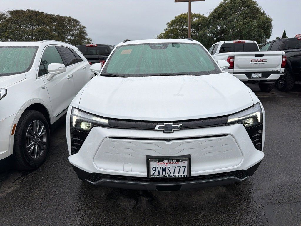 2025 Chevrolet Blazer EV photo 2