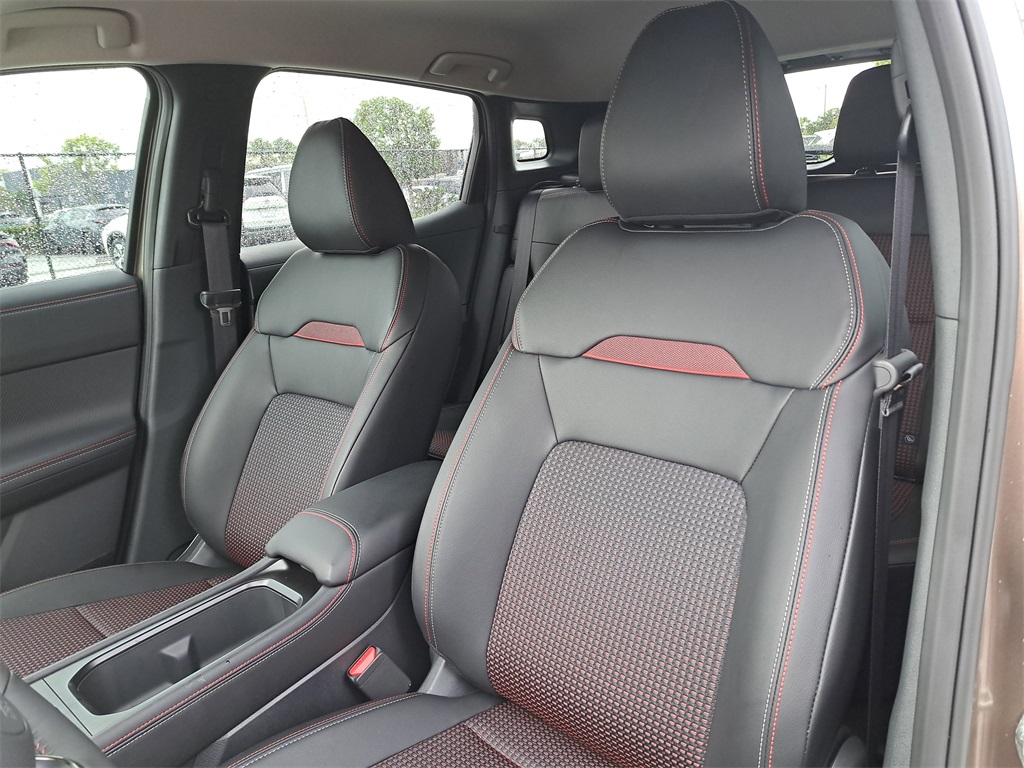 2026 Nissan Kicks SR photo 18