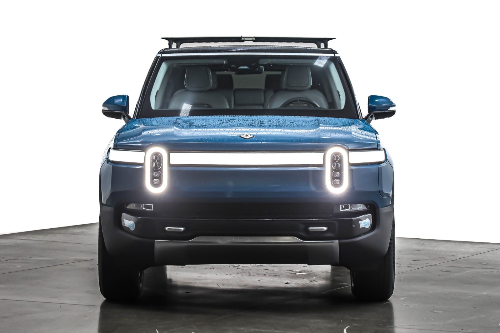 2023 Rivian R1S Adventure photo 2
