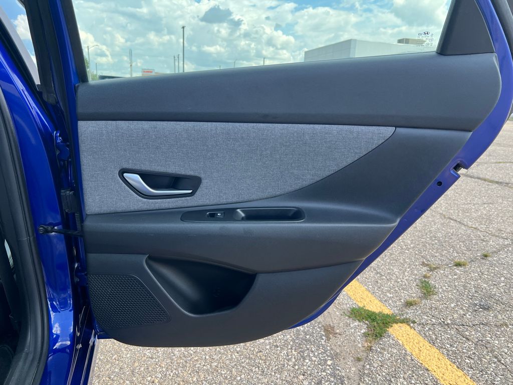 2022 Hyundai Elantra Limited photo 14