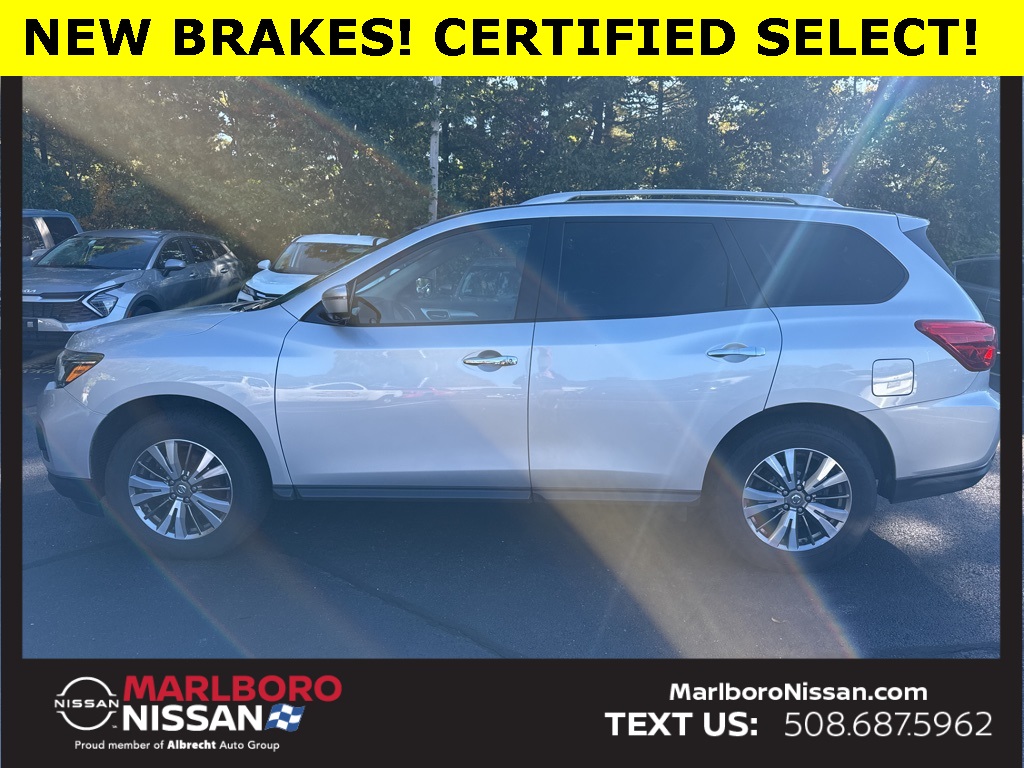 2019 Nissan Pathfinder SL photo 4