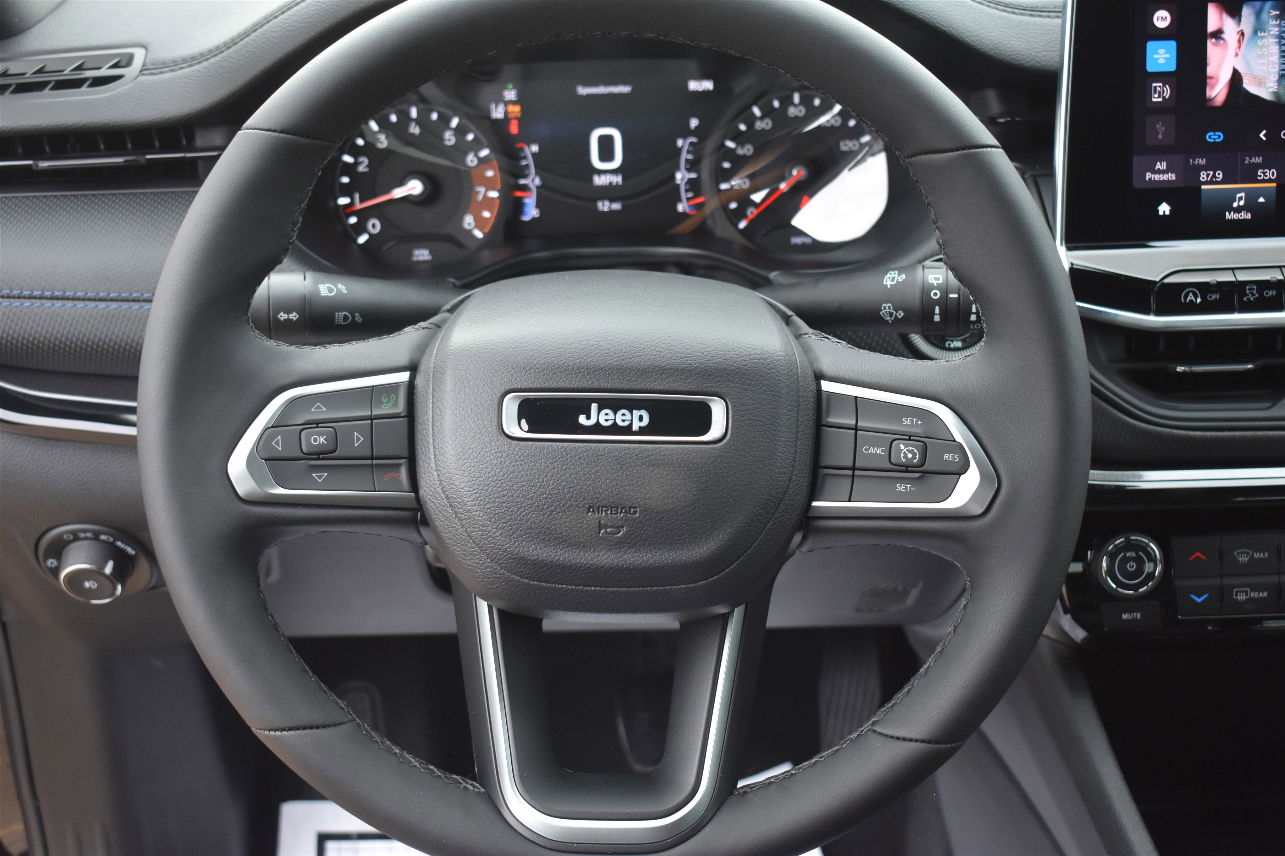 2026 Jeep Compass Latitude Altitude photo 9