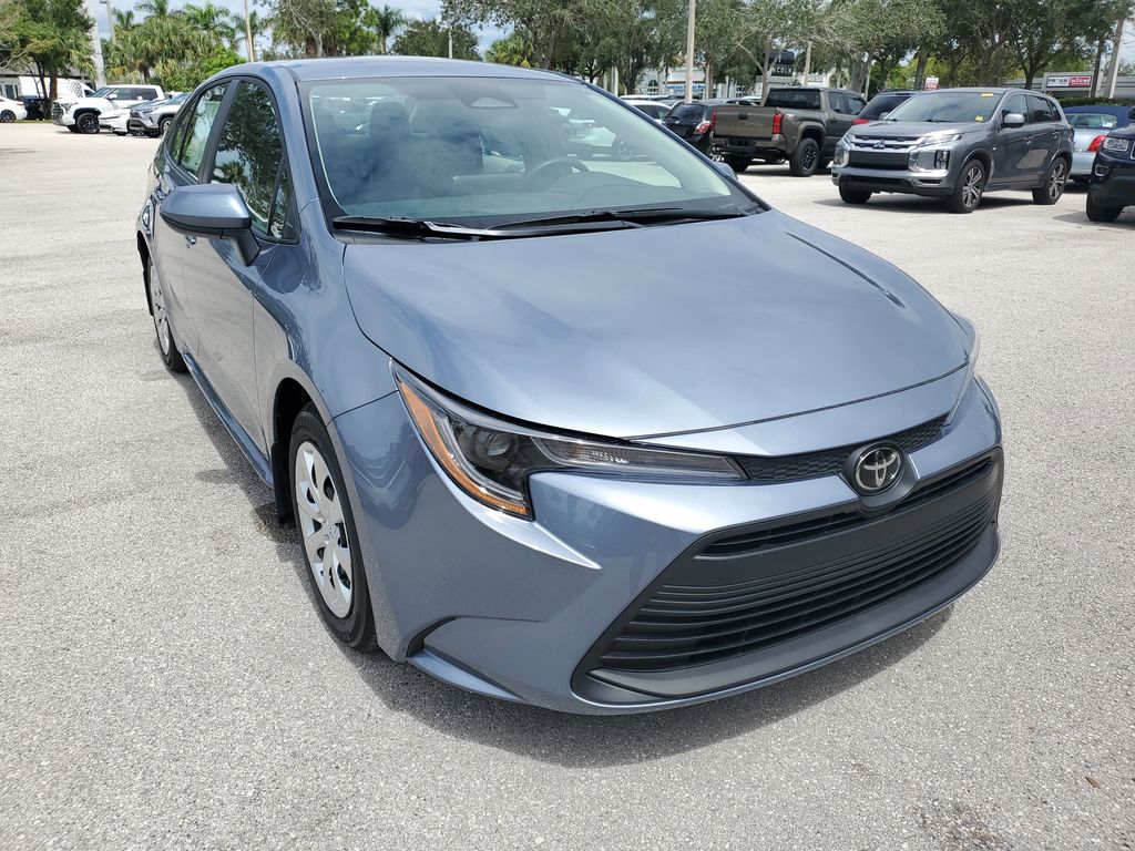 2025 Toyota Corolla LE photo 3