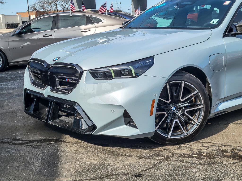 2025 BMW M5 - Image 2