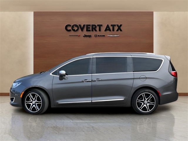 2019 Chrysler Pacifica Limited photo 2