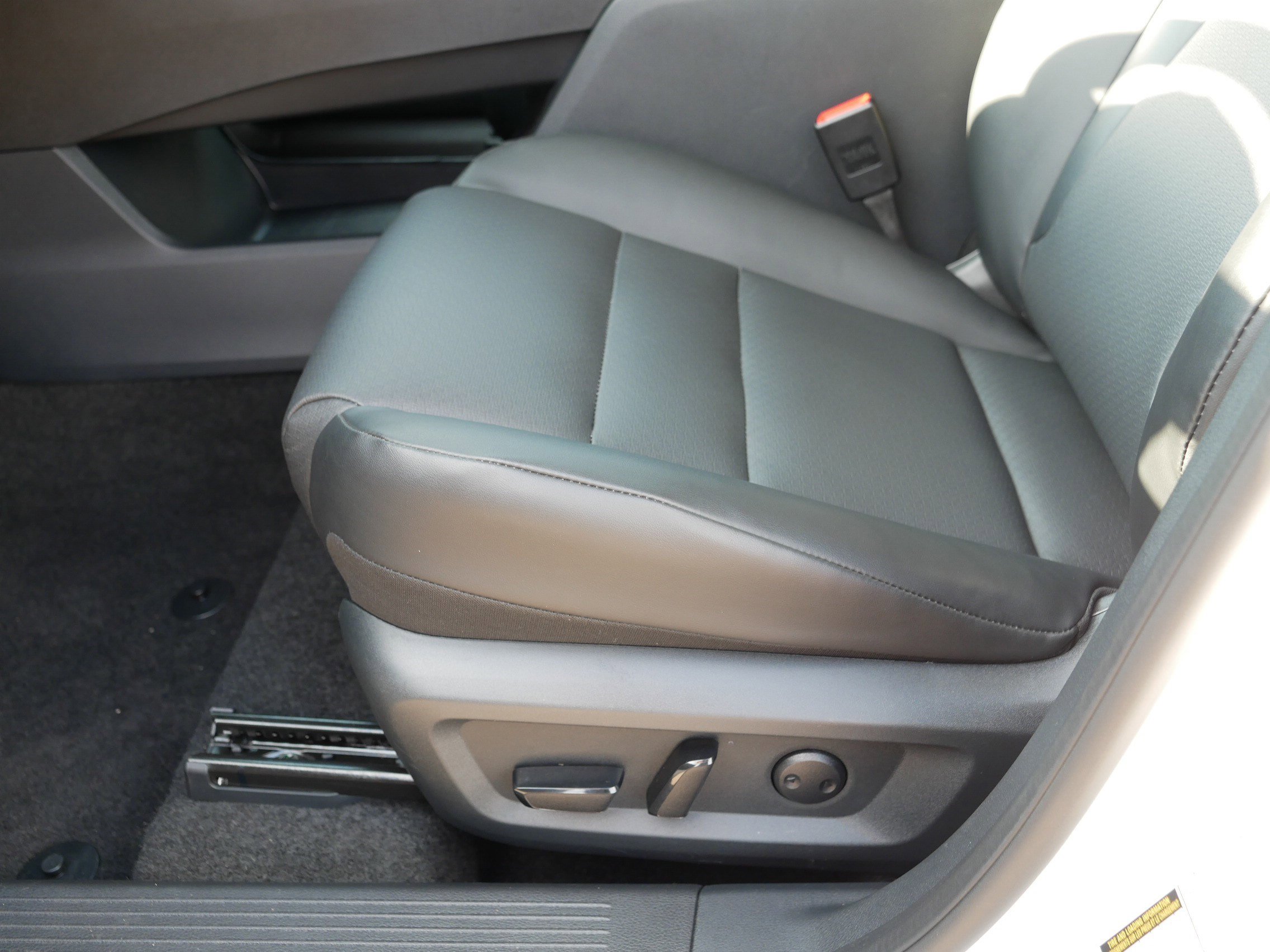 2025 Nissan Rogue SV photo 16