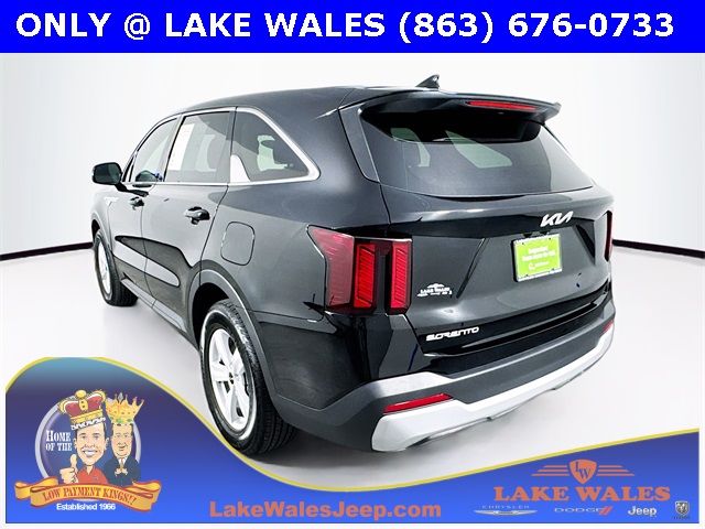 2024 Kia Sorento LX photo 5