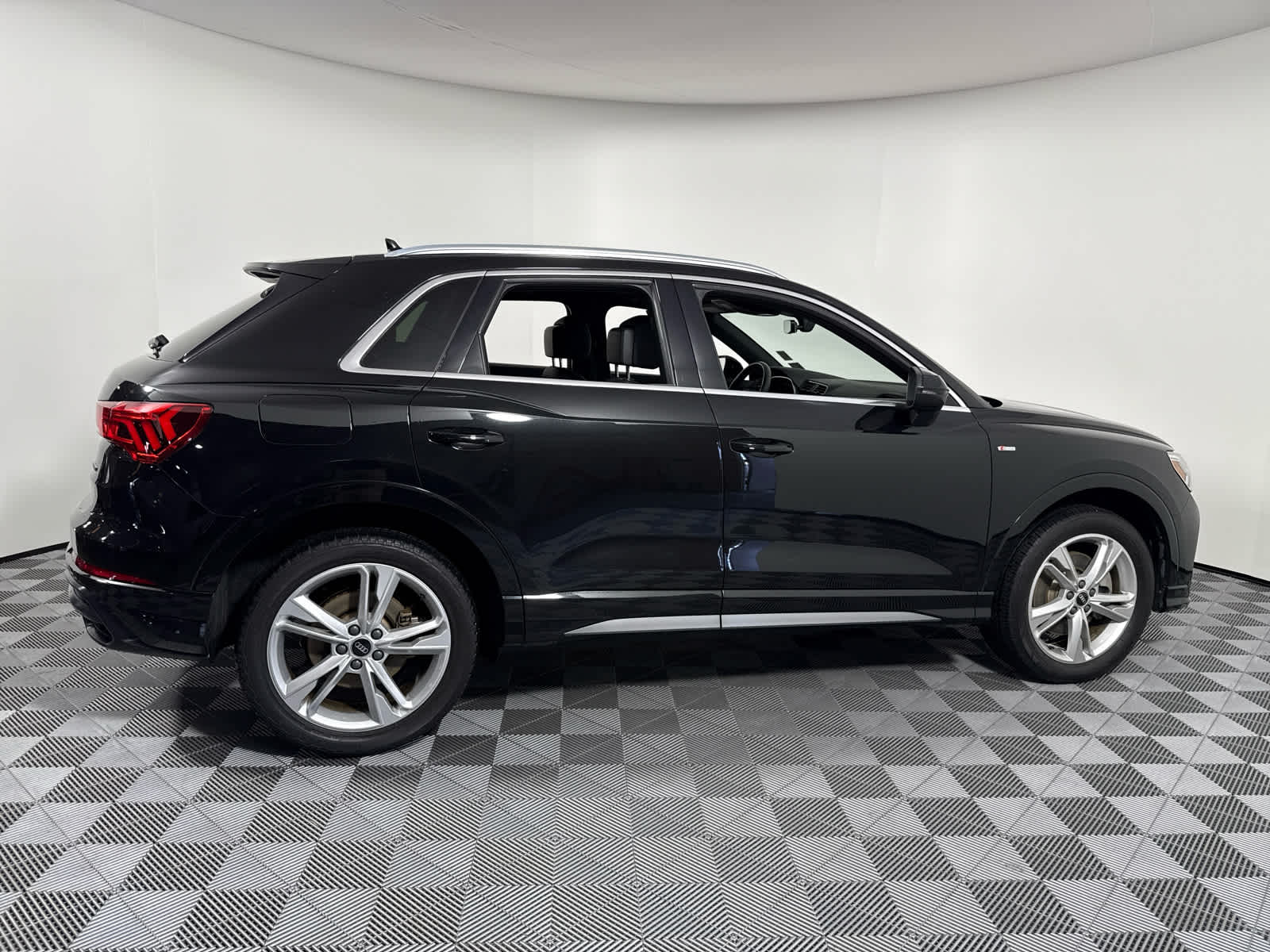 2022 Audi Q3 S line Premium Plus photo 7