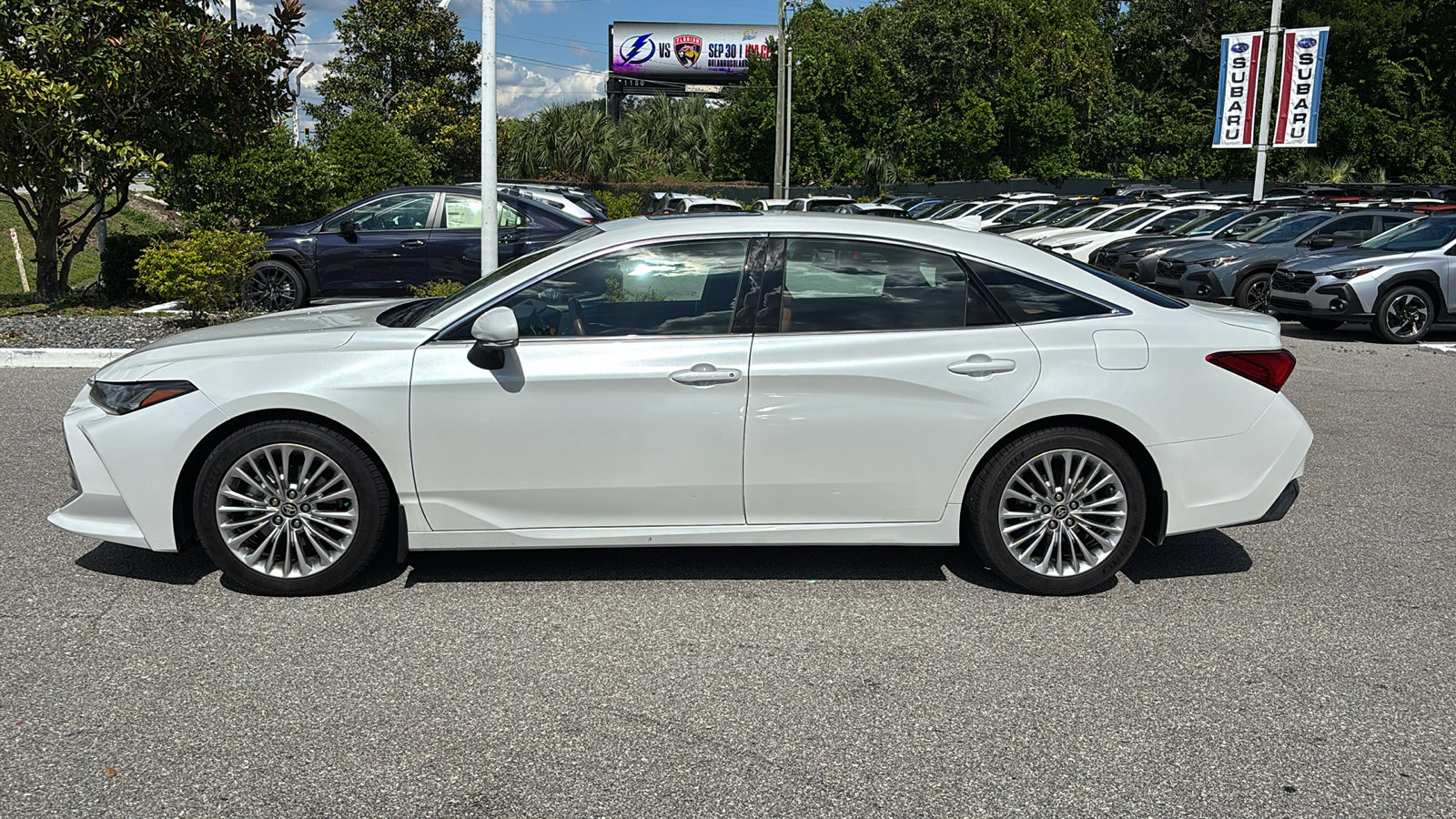 2020 Toyota Avalon Limited photo 3