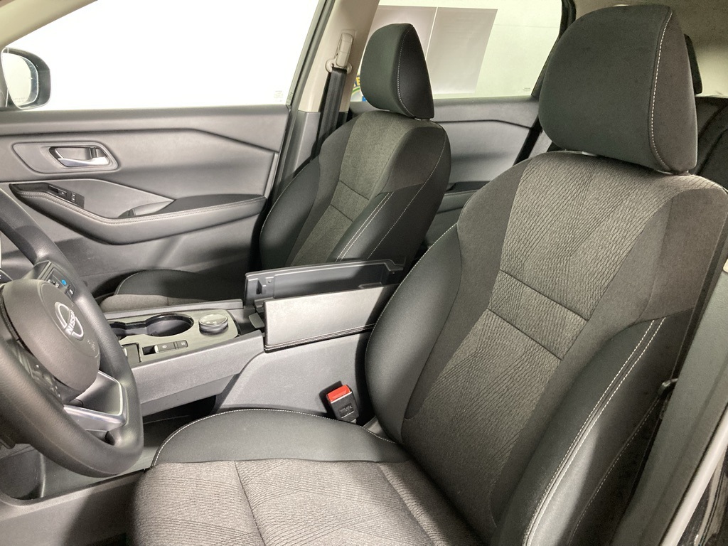 2024 Nissan Rogue SV photo 4