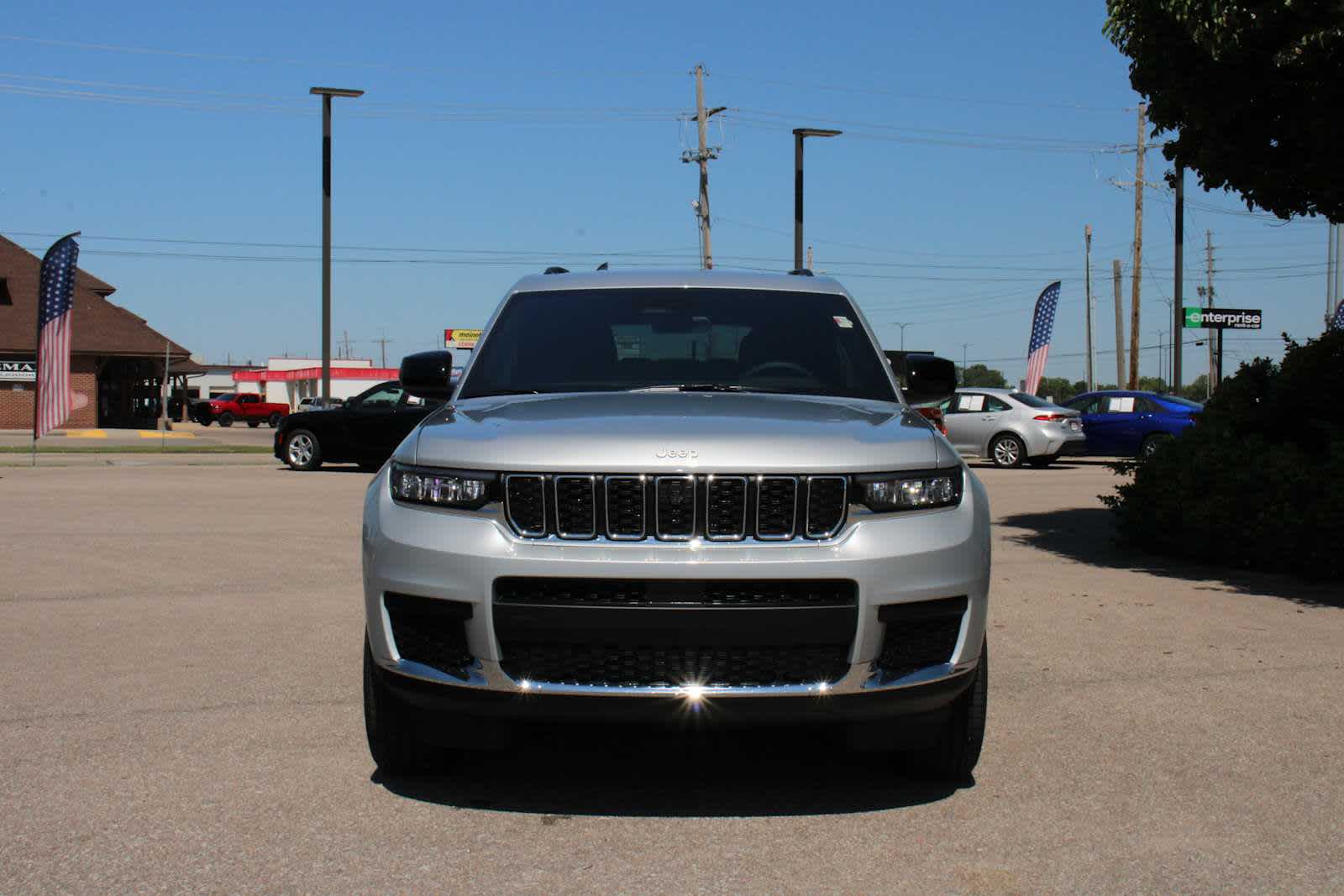 2025 Jeep Grand Cherokee Laredo Altitude photo 2