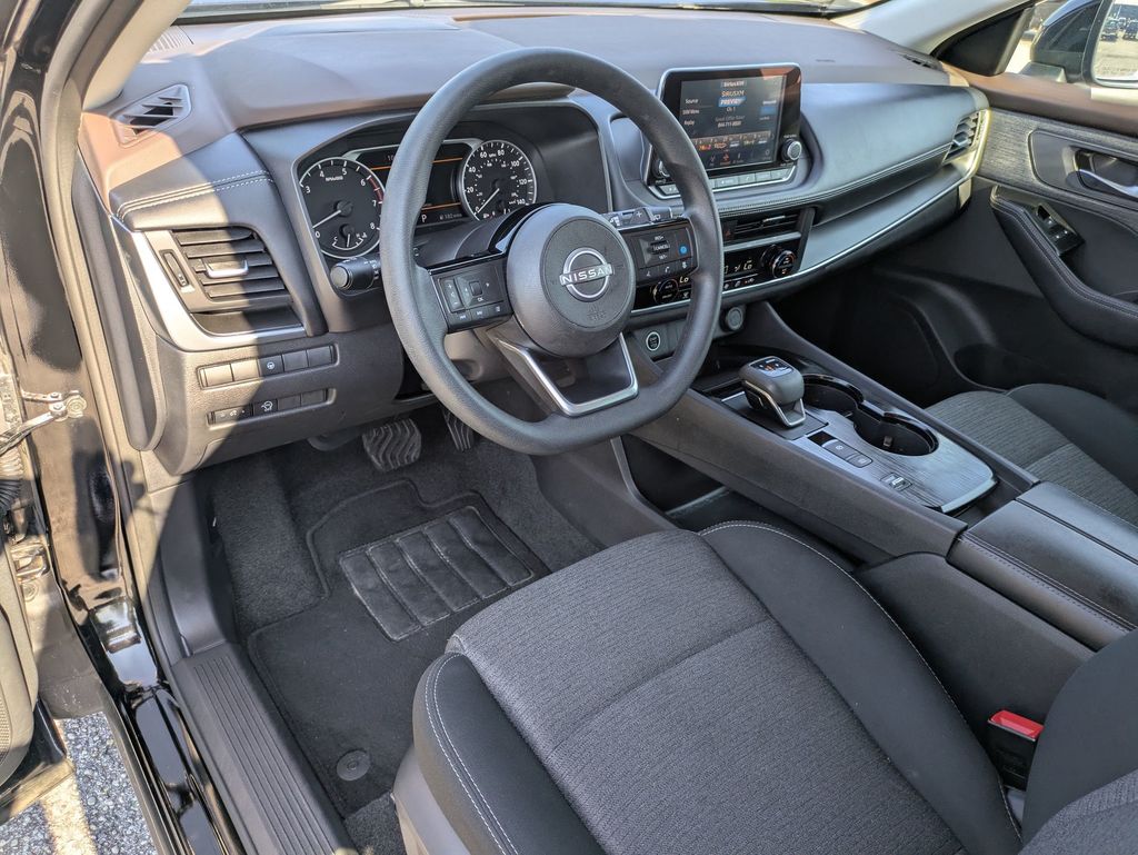 2023 Nissan Rogue SV photo 11