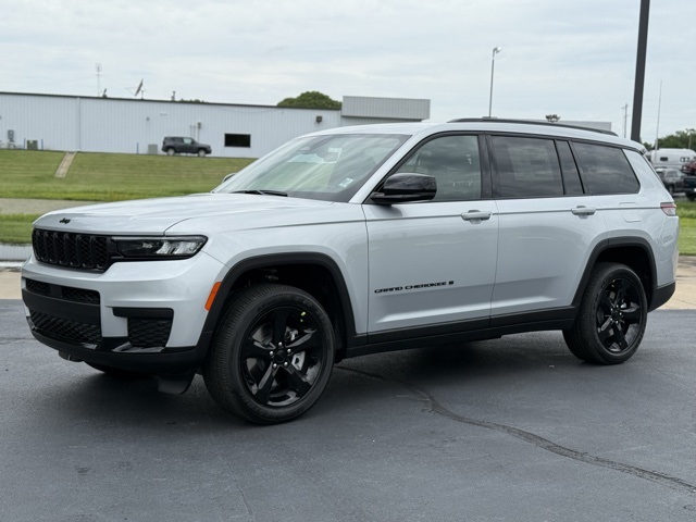 2025 Jeep Grand Cherokee Altitude X photo 3