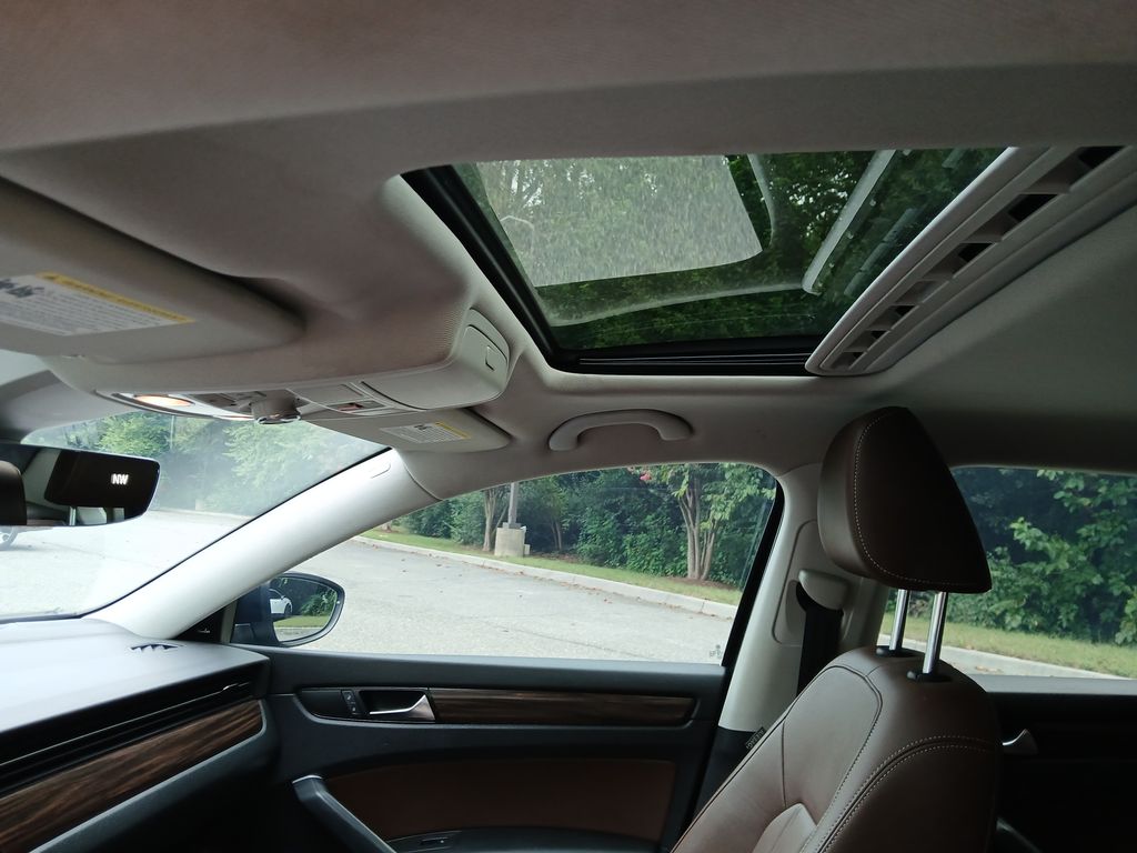 2020 Volkswagen Passat 2.0T SEL photo 21