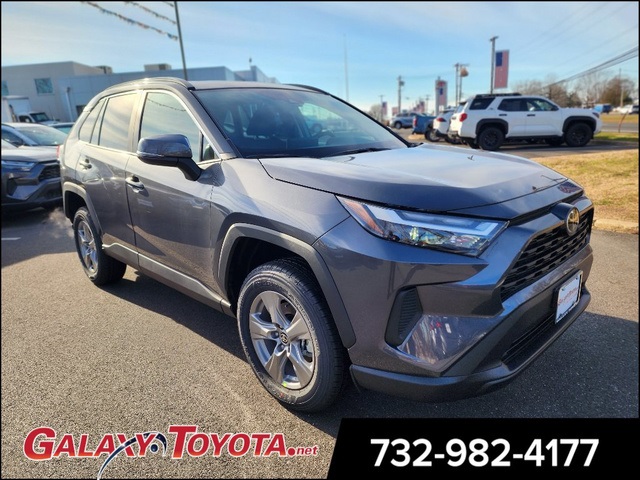 2025 Toyota RAV4 XLE's photo
