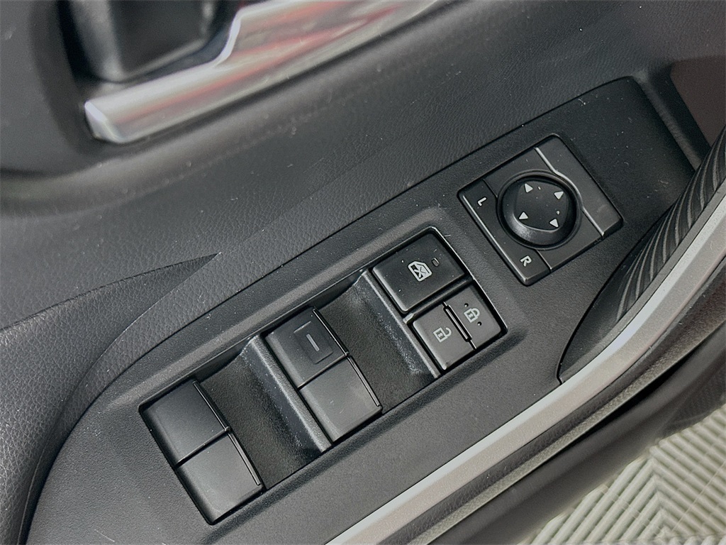 2020 Toyota RAV4 XLE photo 22