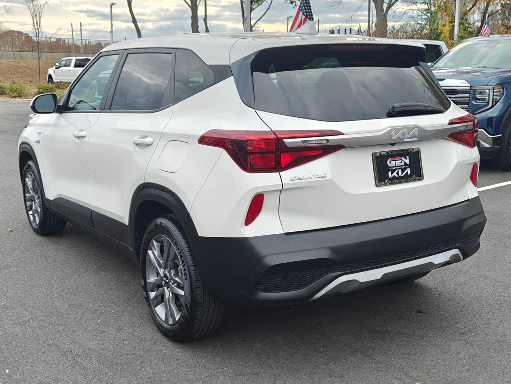 2023 Kia Seltos LX photo 4