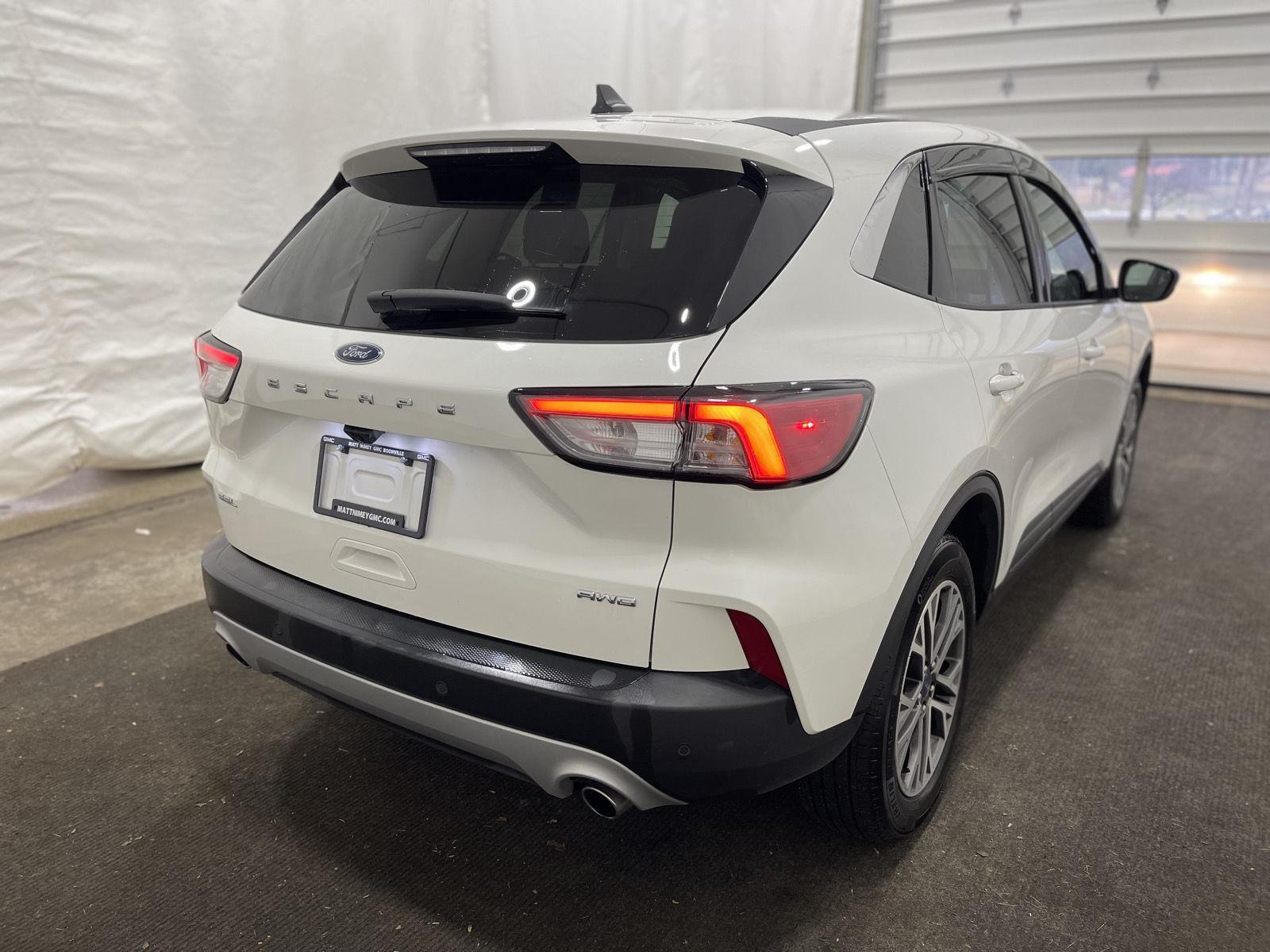 2022 Ford Escape SEL photo 4