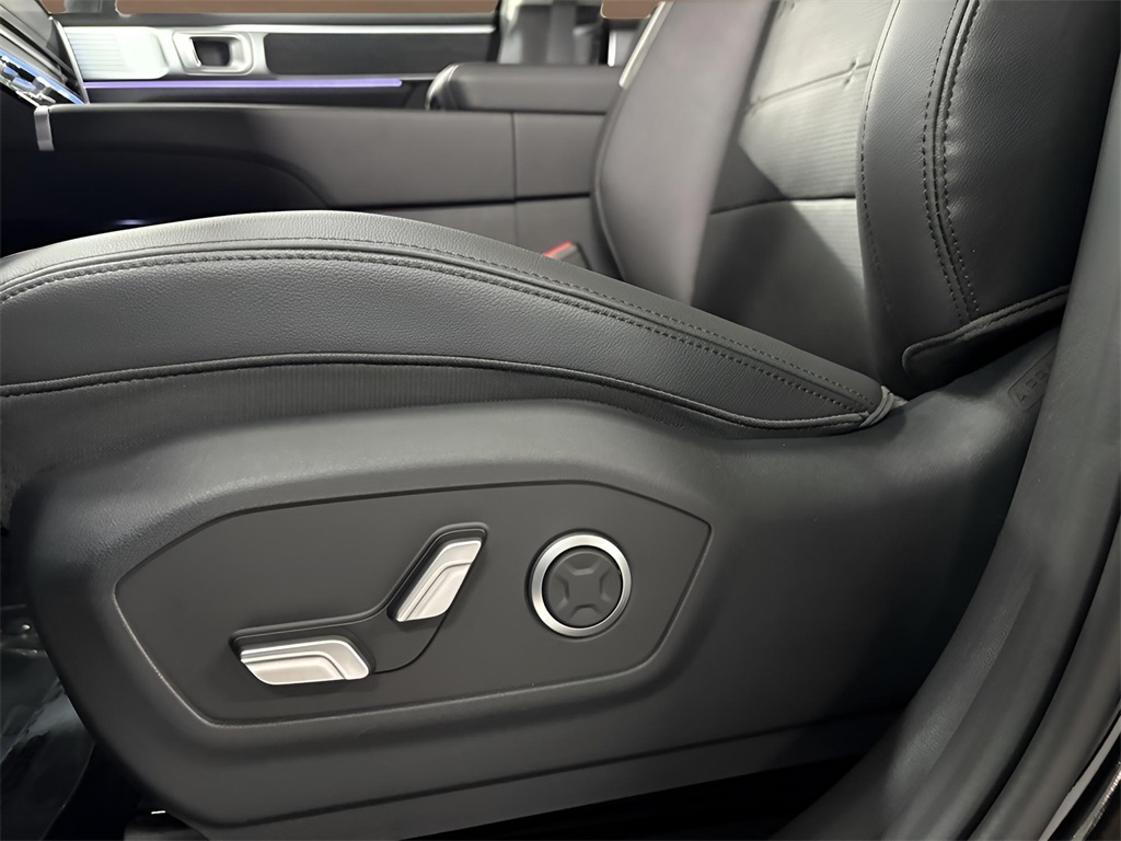 2025 Hyundai Santa Fe Limited photo 13