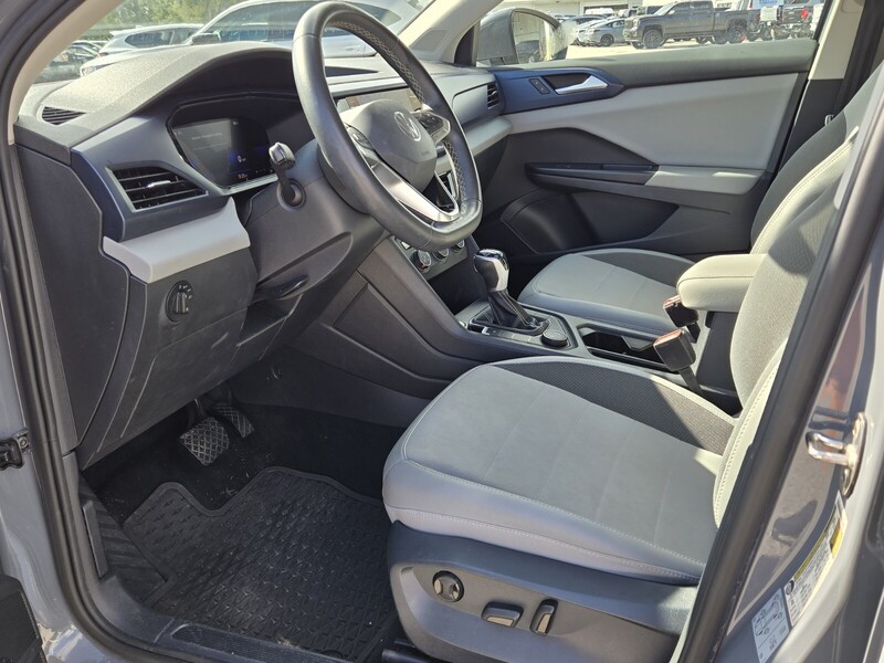 2022 Volkswagen Taos SE photo 8