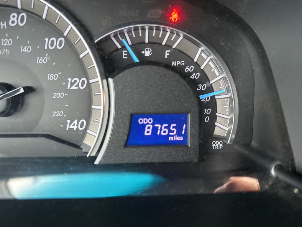 2012 Toyota Camry SE photo 3