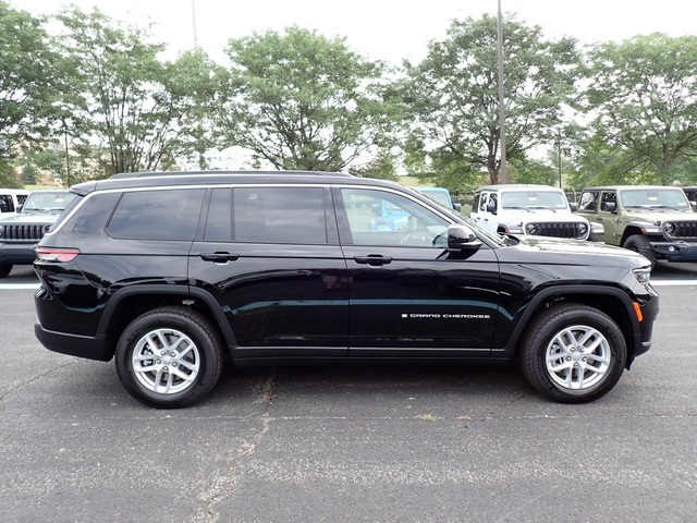 2025 Jeep Grand Cherokee Laredo X photo 4