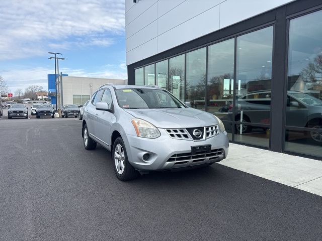 2011 Nissan Rogue SV's photo