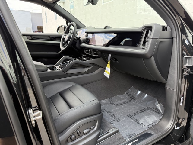 2025 Porsche Cayenne Base photo 17