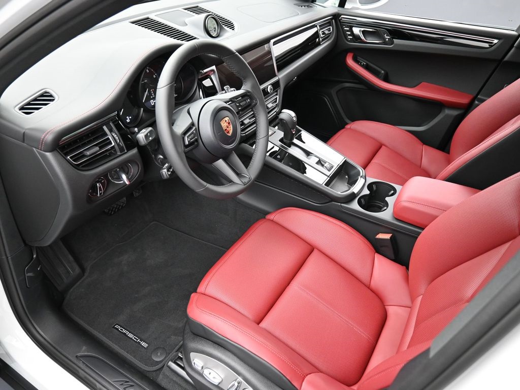 2026 Porsche Macan T photo 4
