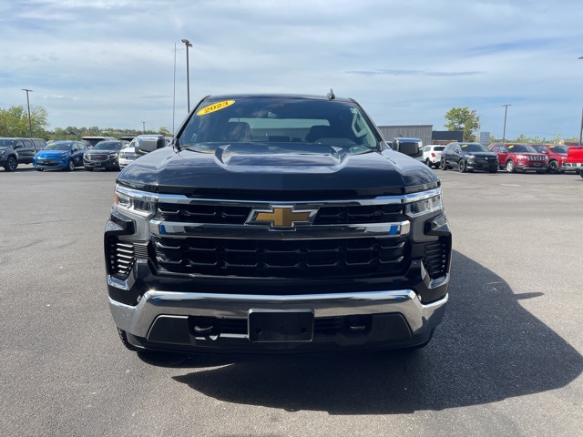 2023 Chevrolet Silverado 1500 LT photo 2