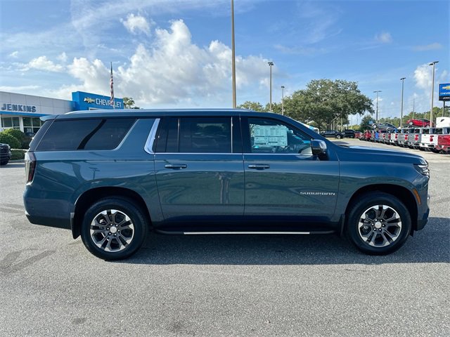 2025 Chevrolet Suburban LT photo 10