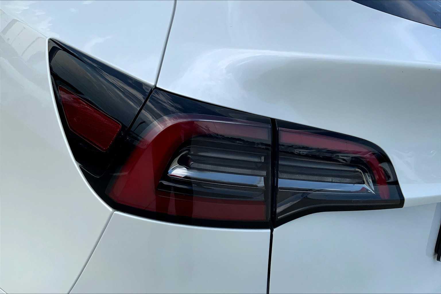 2024 Tesla Model Y Long Range photo 21