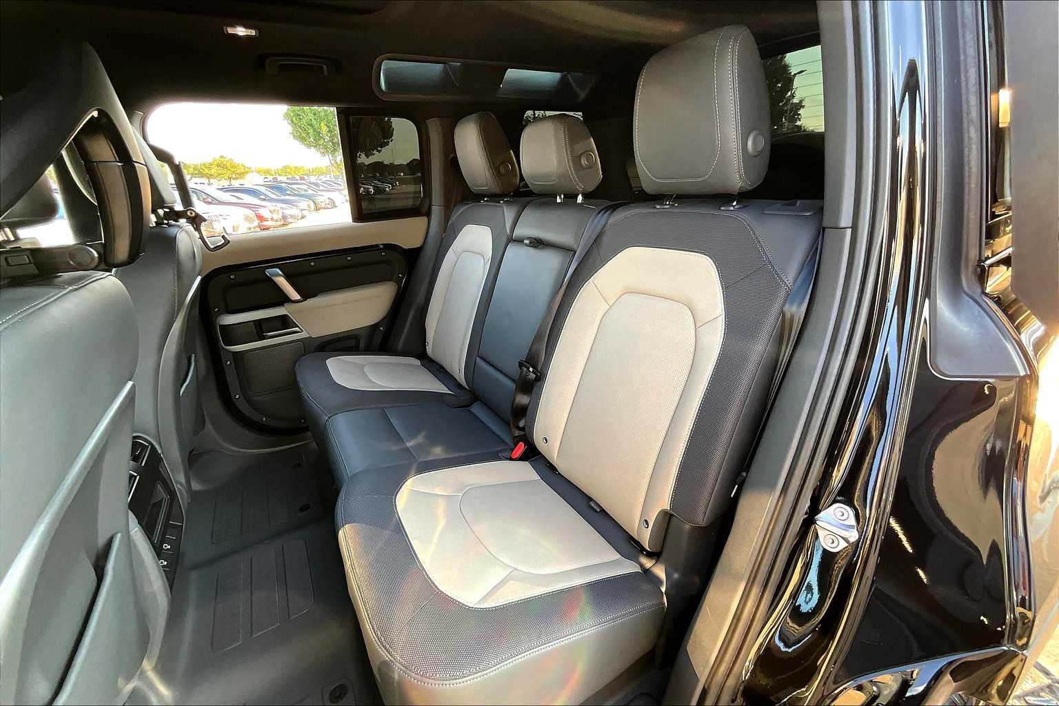 2023 Land Rover Defender X-Dynamic SE photo 34