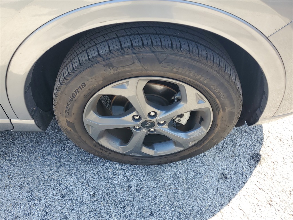 2023 Ford Escape ST-Line photo 2