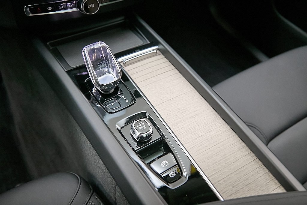 2026 VOLVO XC60 - Image 17