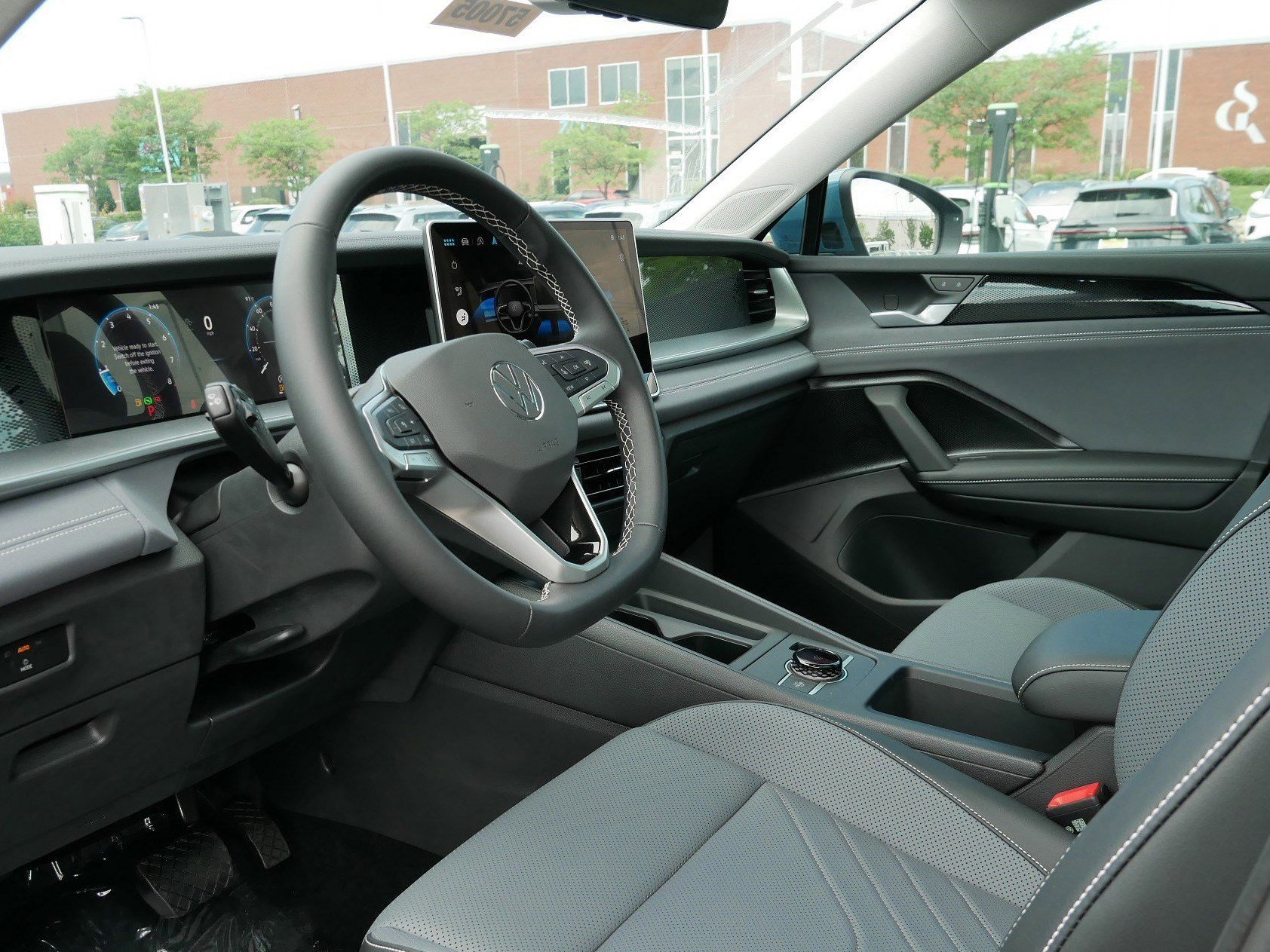 2025 Volkswagen Tiguan SE photo 3