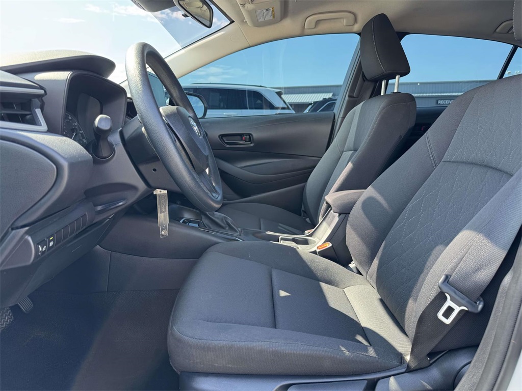 2025 Toyota Corolla LE photo 13