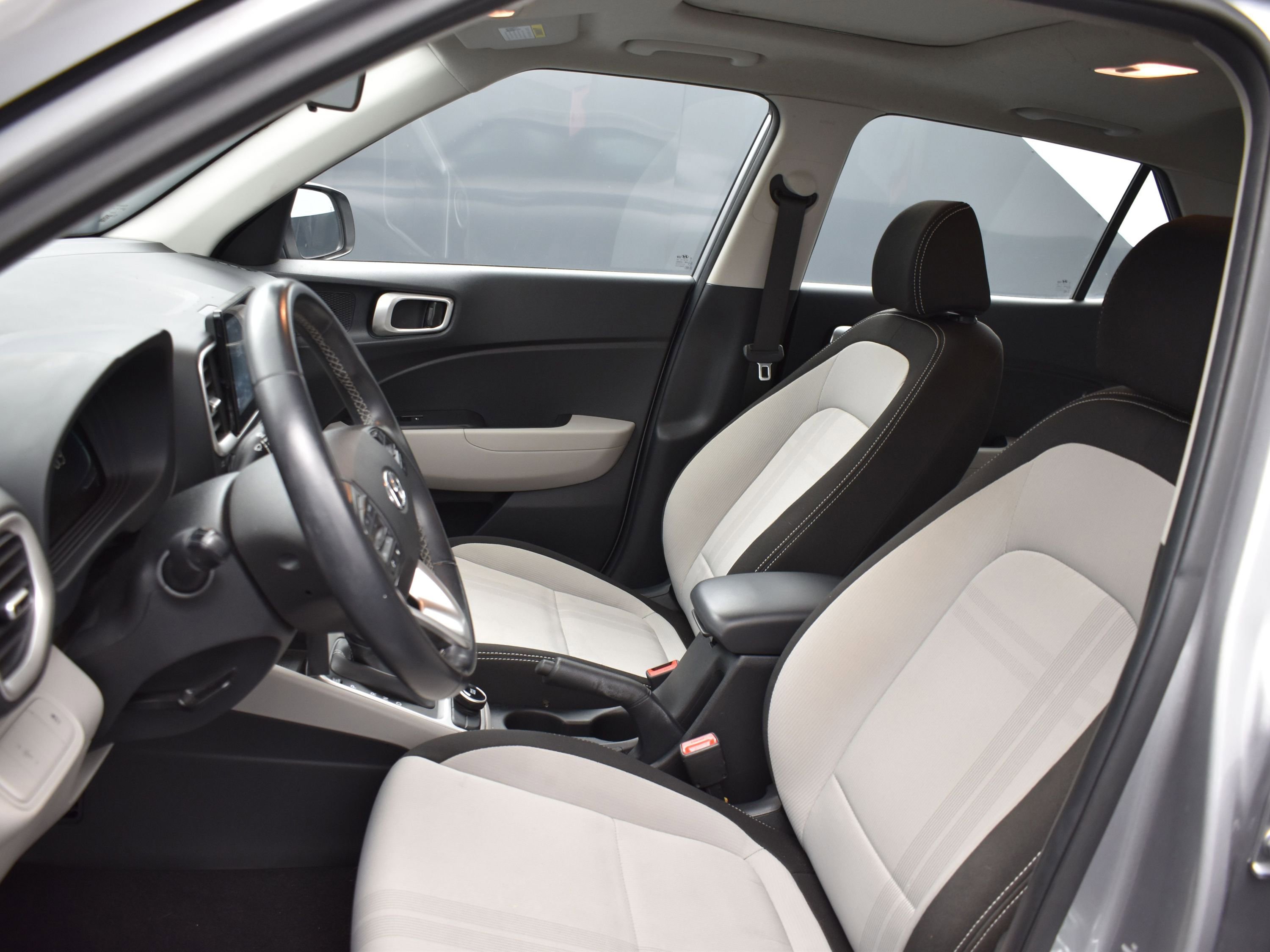 2023 Hyundai Venue SEL photo 12