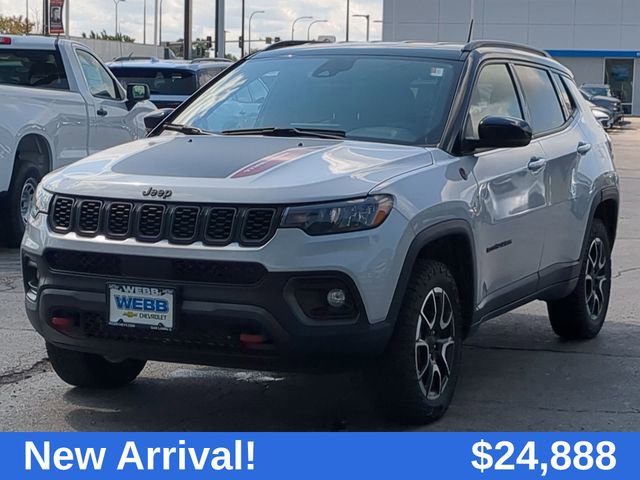 2024 Jeep Compass Trailhawk photo 2