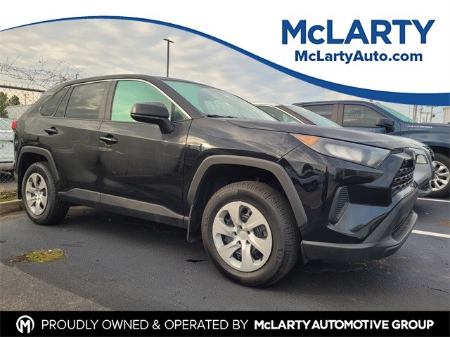 2022 Toyota RAV4 LE's photo