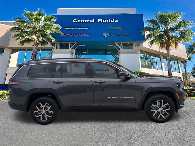 2025 Jeep Grand Cherokee Limited photo 2
