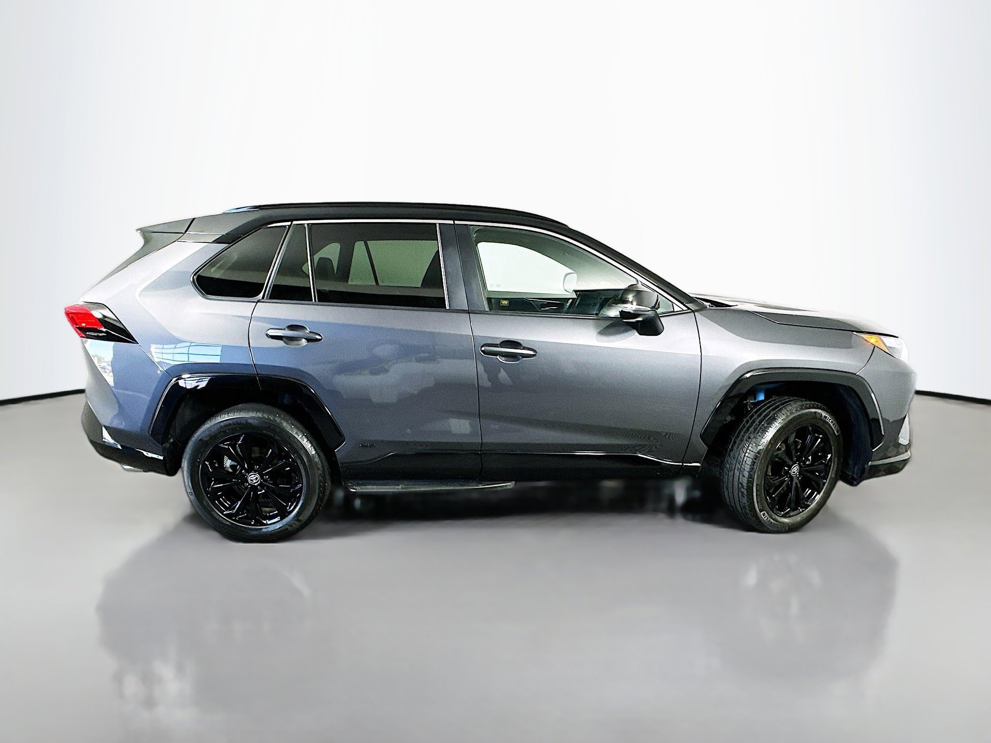 2024 Toyota RAV4 Hybrid XSE photo 5