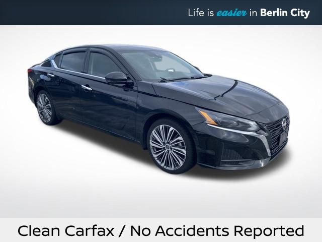 2023 Nissan Altima SL's photo