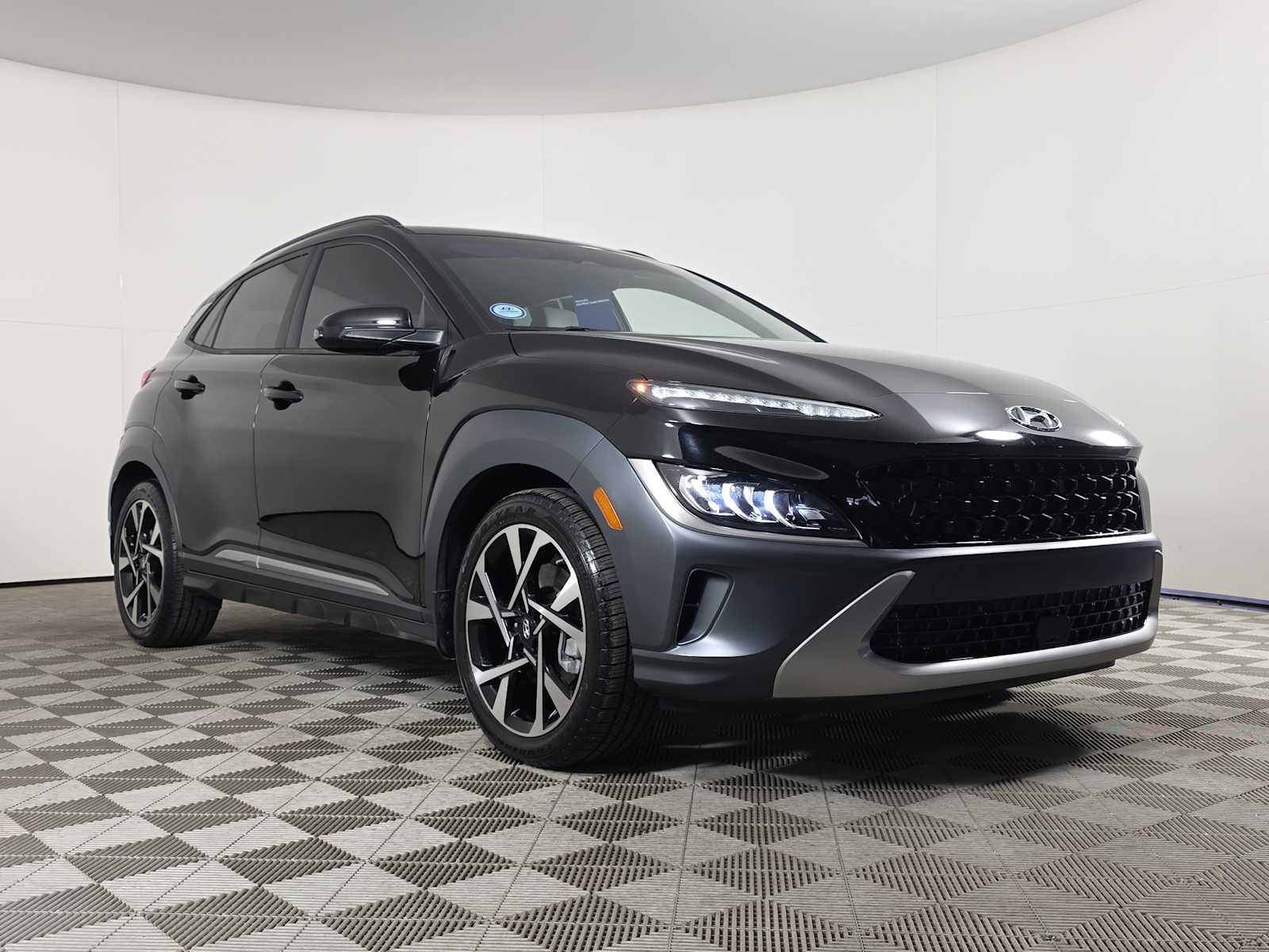 2022 Hyundai Kona Limited photo 2