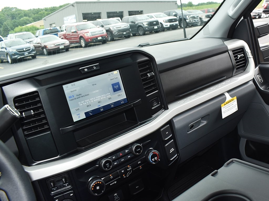 2025 Ford F-350 XLT photo 11