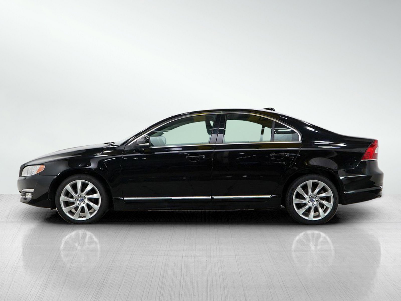 Used 2016 Volvo S80 T5 Platinum with VIN YV140MAM8G1195693 for sale in Burnsville, Minnesota