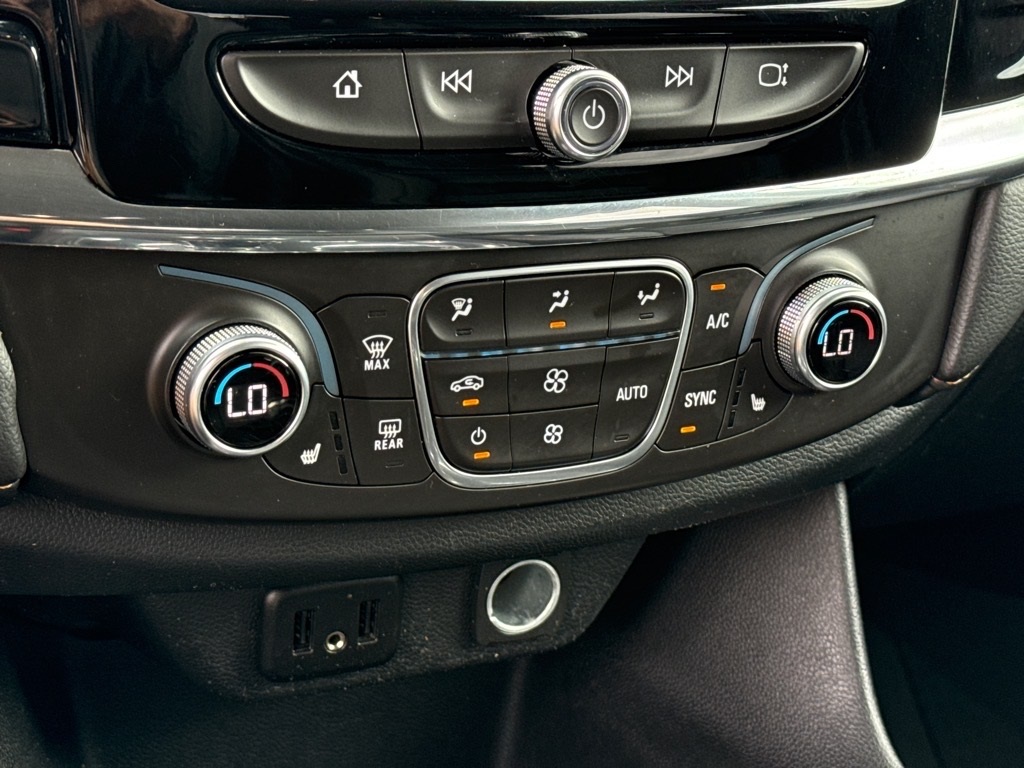 2018 Chevrolet Traverse Leather photo 10