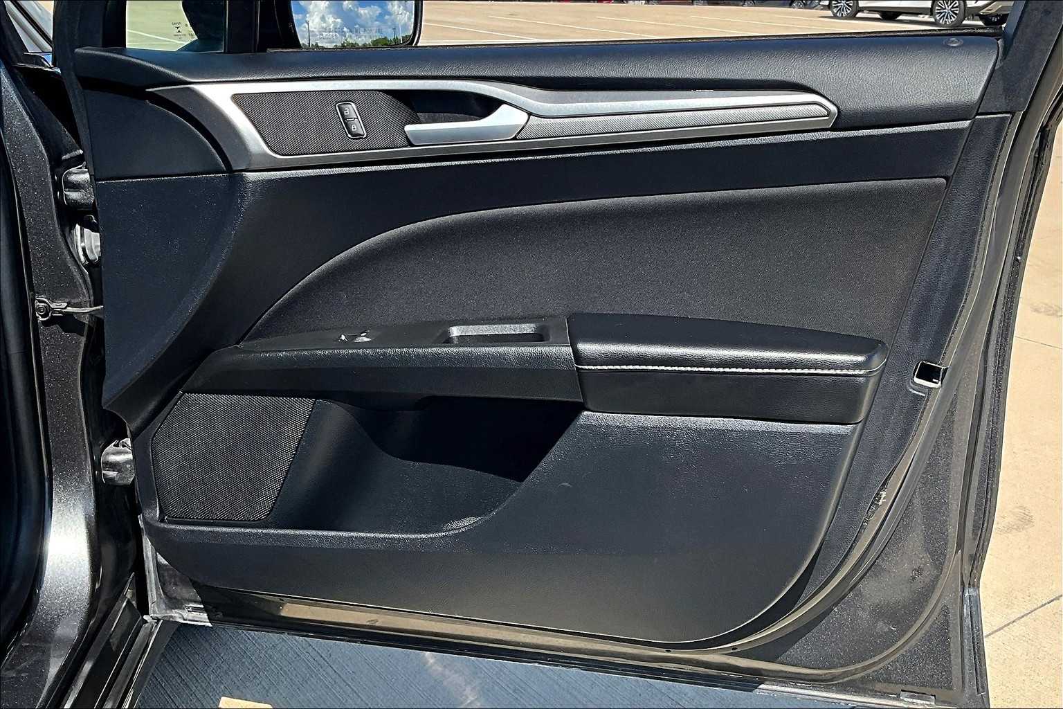 2020 Ford Fusion Hybrid SE photo 20